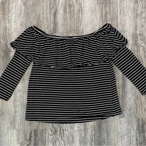 AMERICAN EAGLE! Off the shoulder top